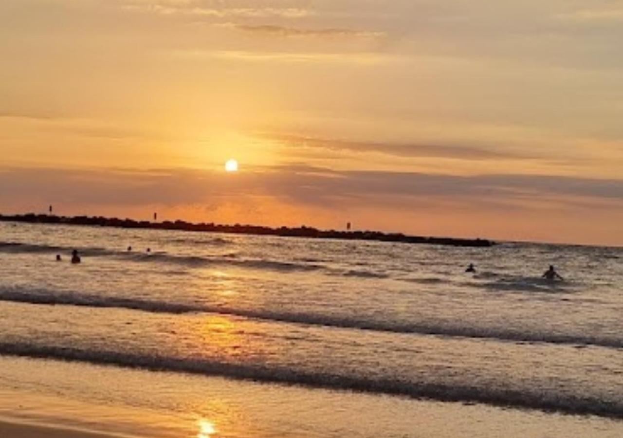 1B Patio Beach House Premium Location W/2 Balcony تل أبيب المظهر الخارجي الصورة